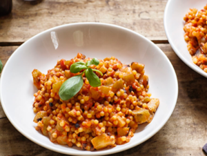 Fregola Sarda mit Tomate und Aubergine