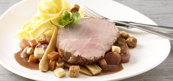 Schweinshalsbraten mit Nudeln